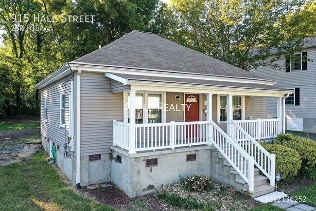 Photo - 915 Hale St House