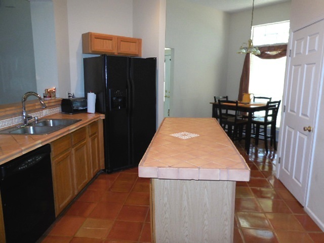 Building Photo - Spacious, traditional home 3 BD 2 BA Arlin...
