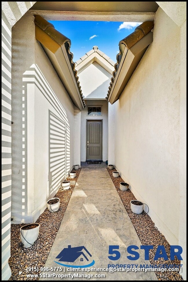 Building Photo - 2300 Tierra Zaria