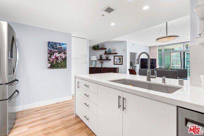 Foto del edificio - 13700 Marina Pointe Dr