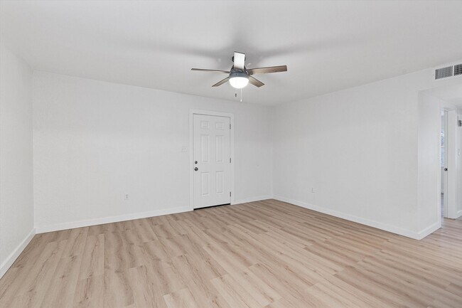 Foto del edificio - Newly Renovated 2/1 Apartment in East Austin