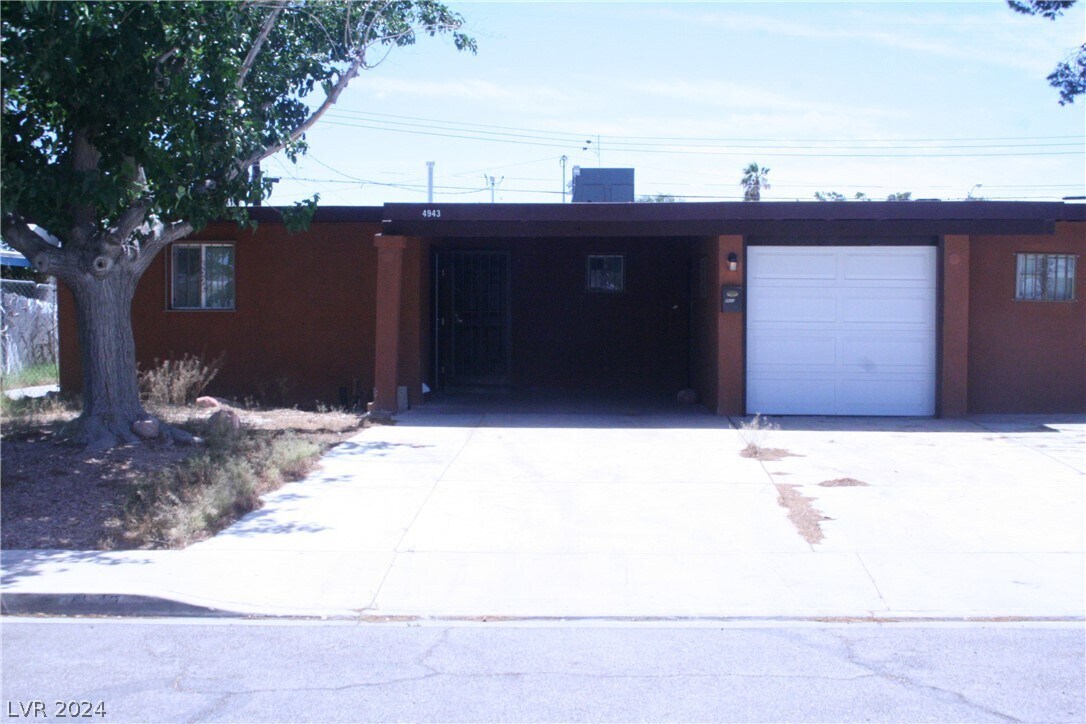 Primary Photo - 4943 E Lana Dr