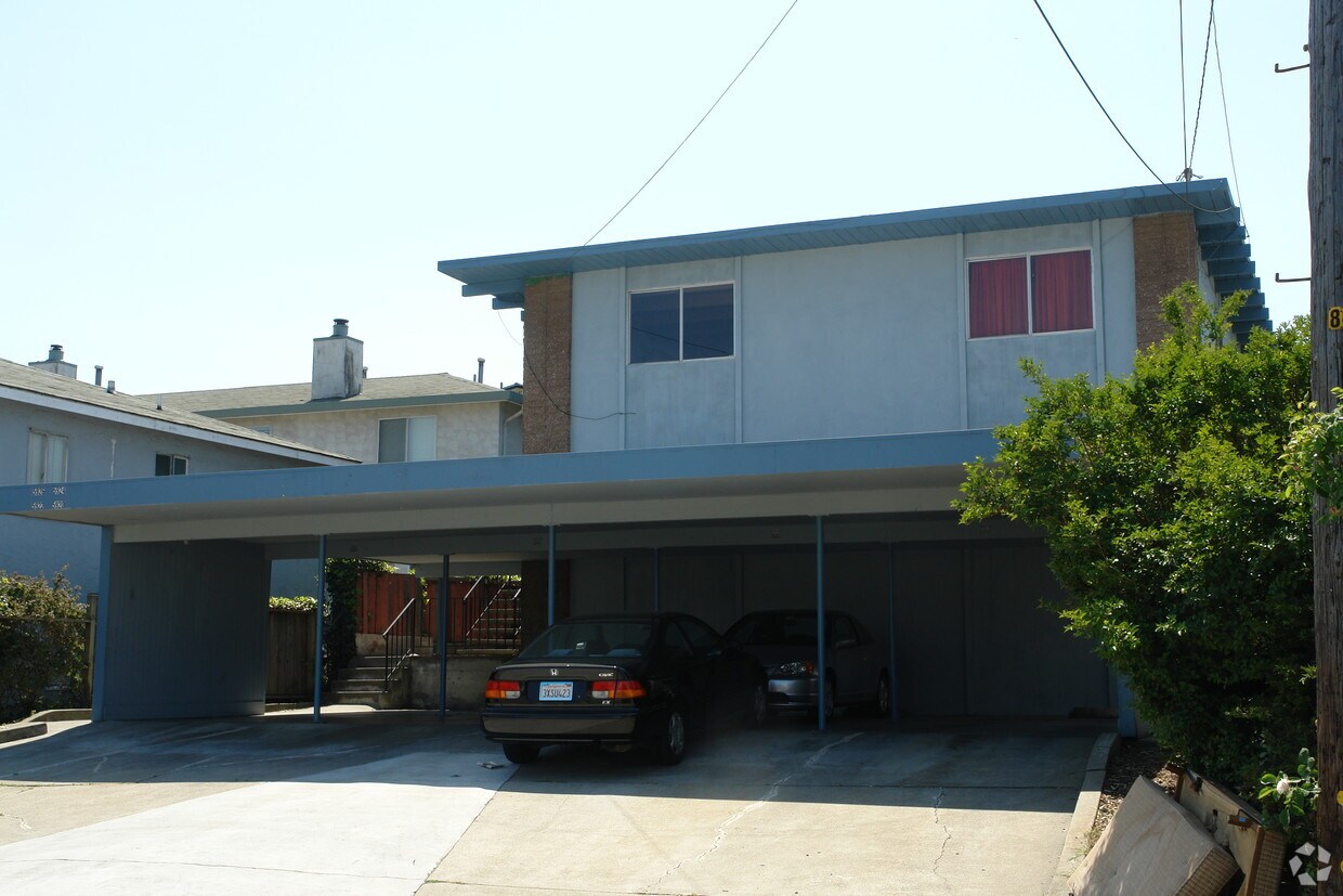 Building Photo - 5920-5926 Bayview Ave