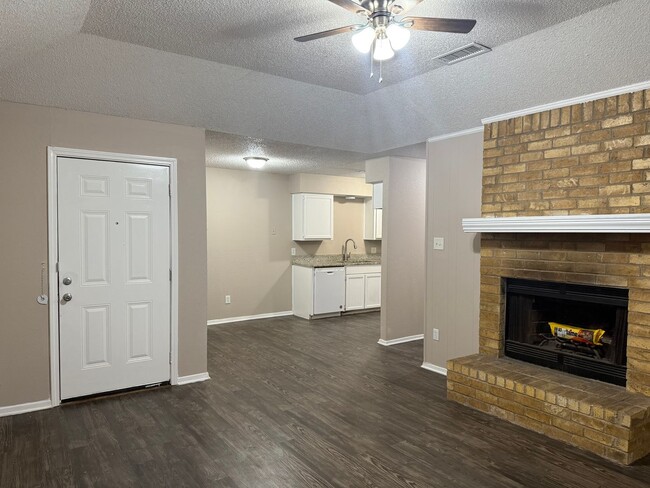 Building Photo - Sable Ln 7748/7750 *LEASE UP ONLY*