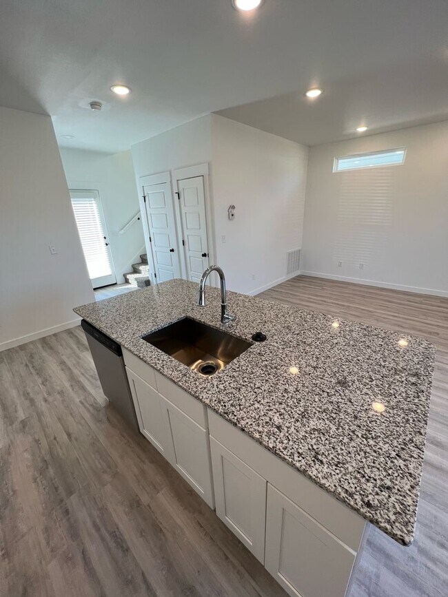 Foto del edificio - LEASING SPECIAL! 1/2 OFF FIRST MONTHS RENT - Featherston Village - Modern Living - 2 Bedroom/2.5 ...