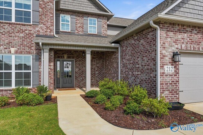 Building Photo - 212 Somerdale Ln
