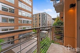 Building Photo - 701 Columbia St