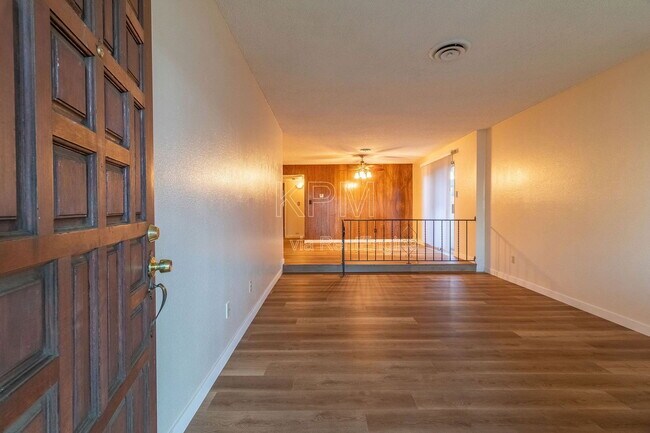 Foto del edificio - 422 Felton Way