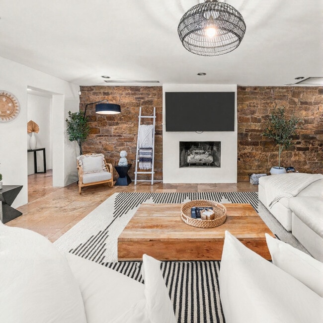 Building Photo - 4129 E Palo Verde Dr