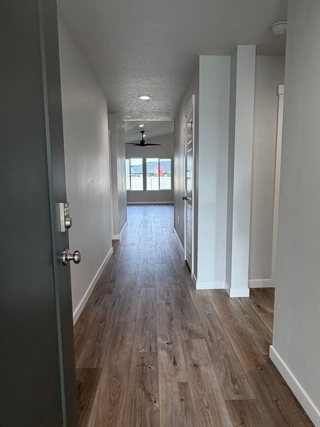 Foto del edificio - Brand new 3 bed 2 bath home with bonus roo...