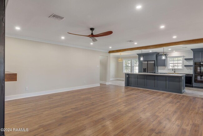Building Photo - 300 Robert Lee Cir