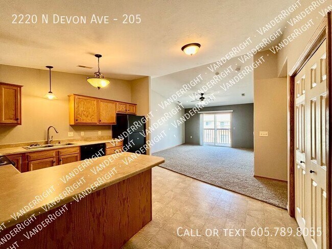 Foto del edificio - 2220 Devon Ave
