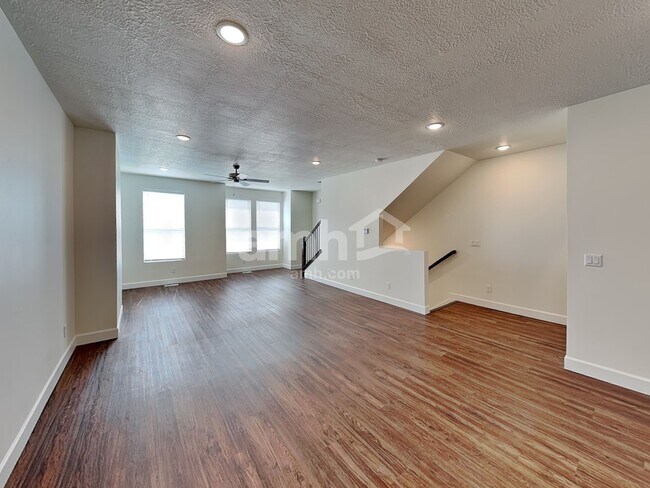 Building Photo - 6046 S Jordan Pkwy W