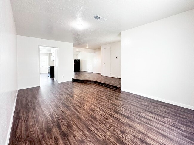 Building Photo - 9270 Theysen Dr
