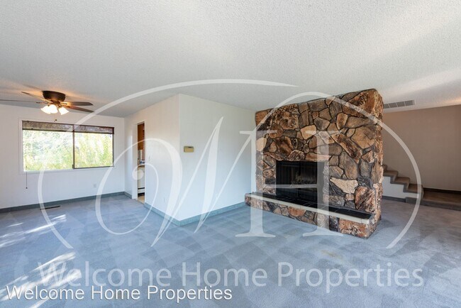 Building Photo - 3 br, 3 bath House - 346 SE Davin Dr