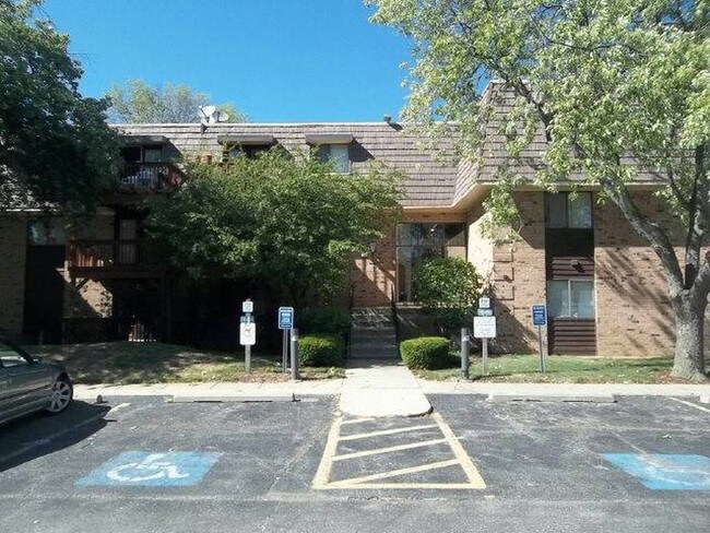 Building Photo - 1895 Tall Oaks Dr