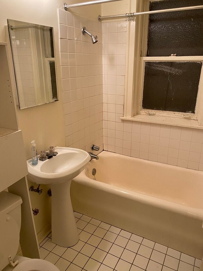 Building Photo - Spacious Lincoln Square