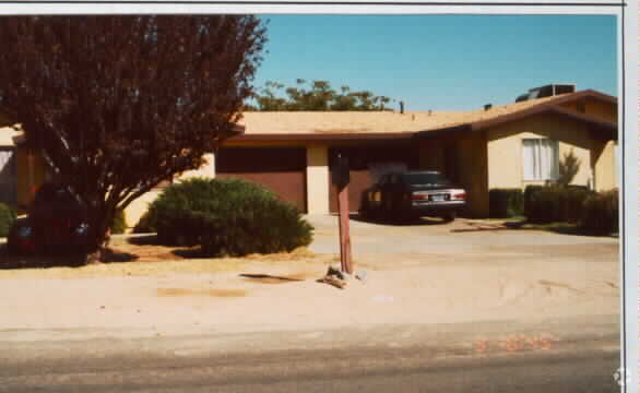 Foto del edificio - 15870 Calgo Ln