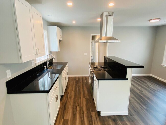 Foto del edificio - Remodeled 2 bed 1 bath house in College Te...