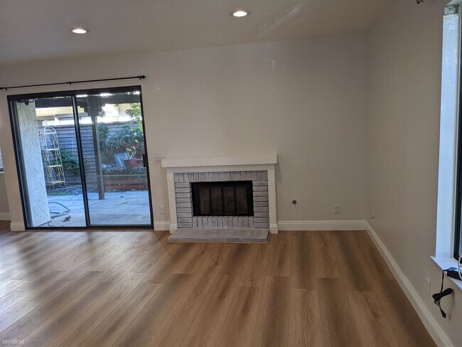 Foto del edificio - 2 br, 2.5 bath Townhome - 1186 Strawberry ...