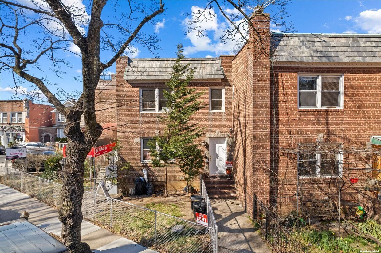Primary Photo - 87-47 Myrtle Ave