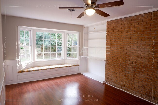 Foto del edificio - Beautiful 4 Bedroom/2 Bathroom House in Mo...