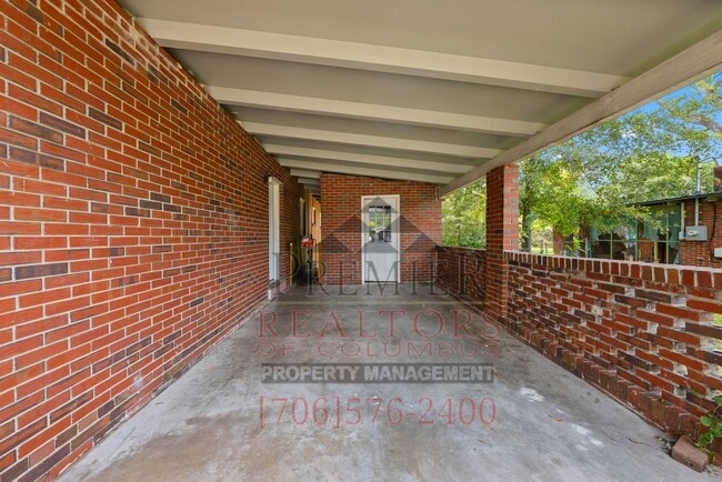 Building Photo - 2468 Walker St