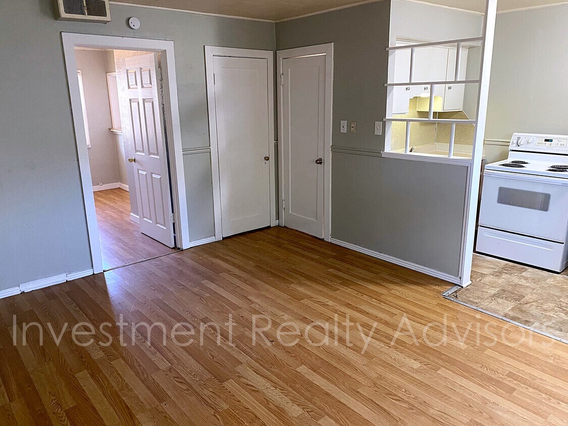 Foto principal - 585 N Main St