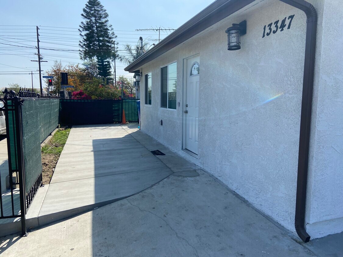 Primary Photo - 13345 Glamis St