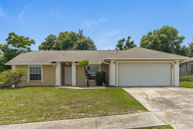 Building Photo - 918 Palm Forest Ln