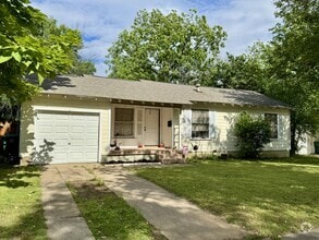 Building Photo - 2713 Halbert St
