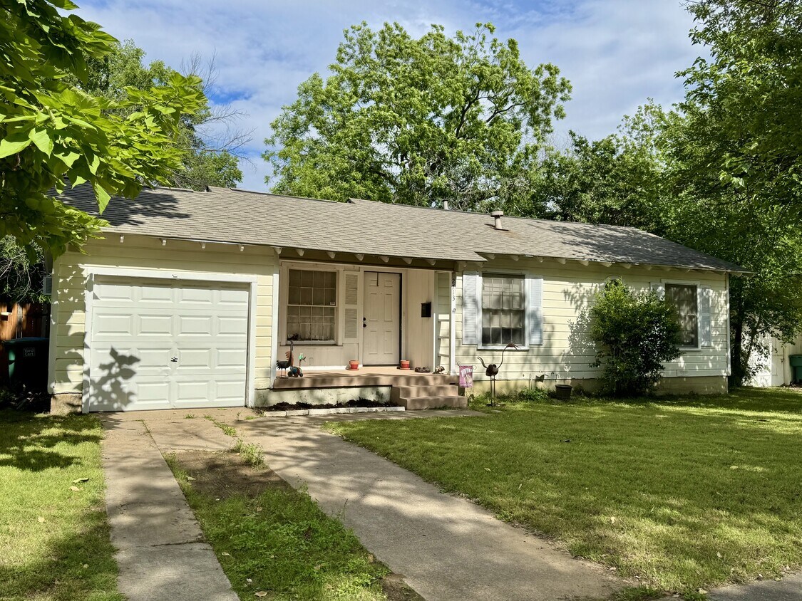 Foto principal - 2713 Halbert St