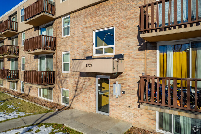 Photo du bâtiment - 1820 12th Ave SW