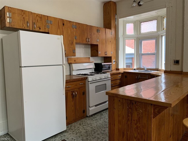 Building Photo - 3 br, 1 bath Apartment - 4610 Chester Avenue