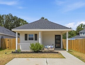 Building Photo - 16467 Jasmine Marie Pl