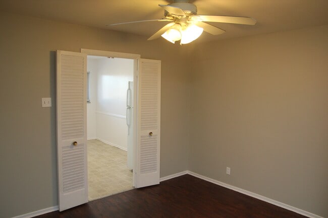 Building Photo - 1112 Indian Trails Dr