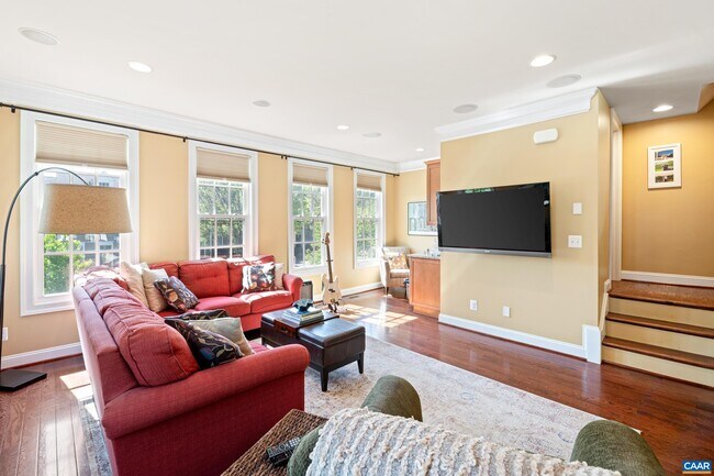 Foto del edificio - 545 Summerford Ln