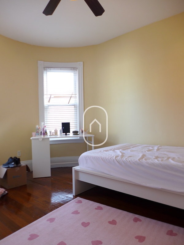 Building Photo - 123 Centre St