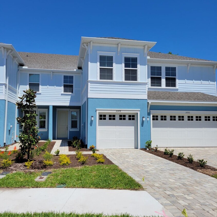 Foto principal - Annual UNfurnished almost BRAND NEW townho...