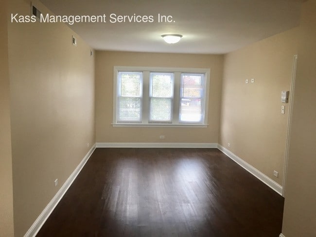 Building Photo - 2805 N Kilbourn Ave