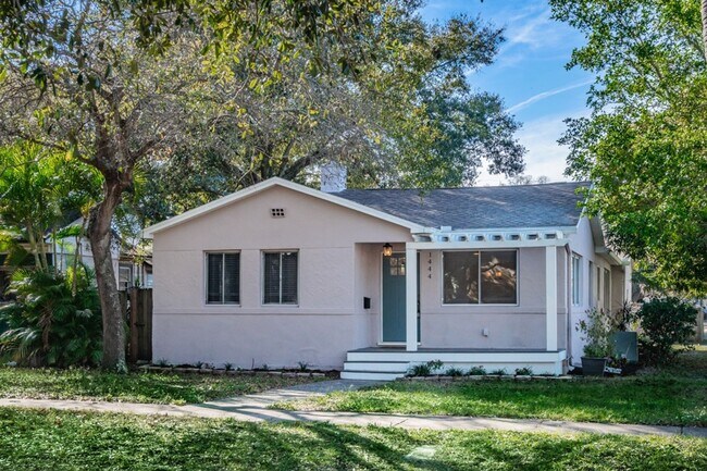 Building Photo - 4/3 Woodlawn Oaks Home