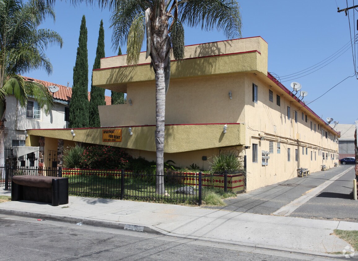 Primary Photo - Elm Vista Apartments