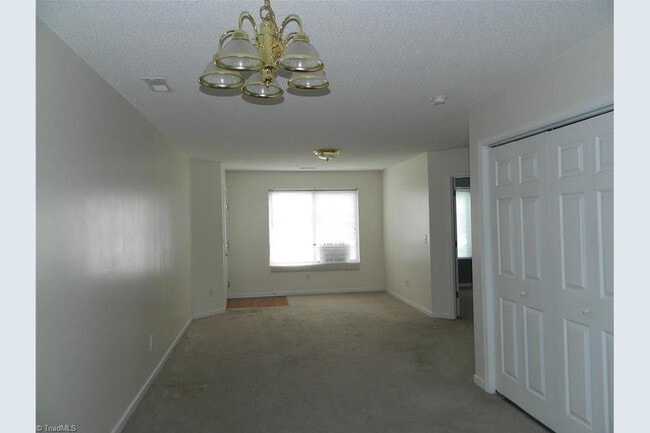 Building Photo - BEAUTIFUL 2 BED/ 2 BATH CONDO Coming Soon!!!
