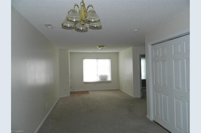 Foto del edificio - BEAUTIFUL 2 BED/ 2 BATH CONDO Coming Soon!!!