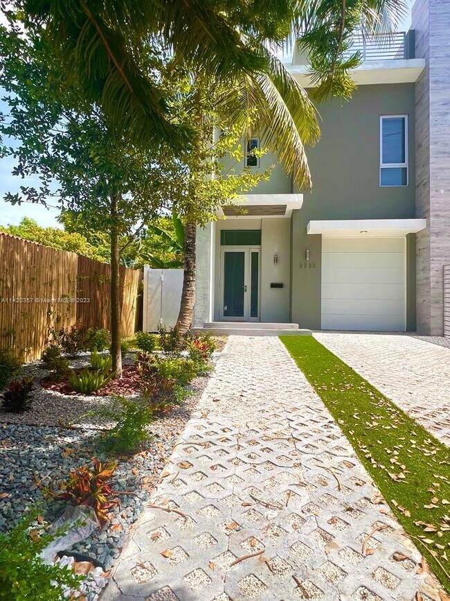 Foto del edificio - 3333-3329 SW 29th Terrace