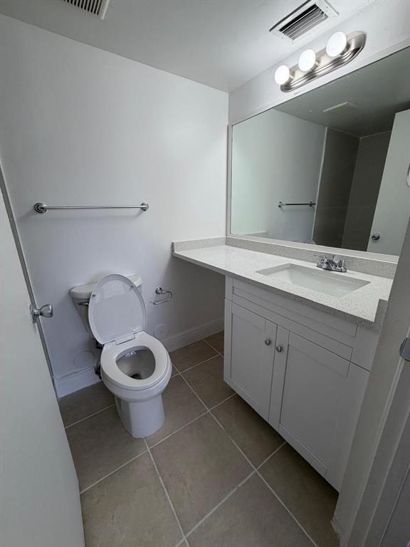 Foto del edificio - 8730 N Sherman Cir