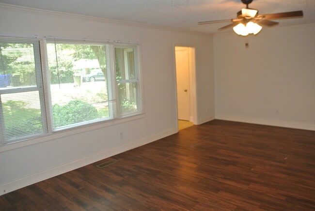 Building Photo - 45 Davie Cir