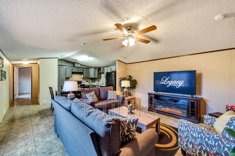 Primary Photo - 137 Weavers Cir
