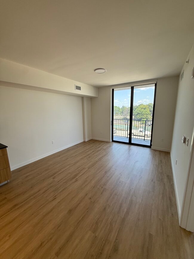 Photo - 846 E 30th St Apartment