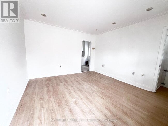 Building Photo - 970 Briar Hill Ave